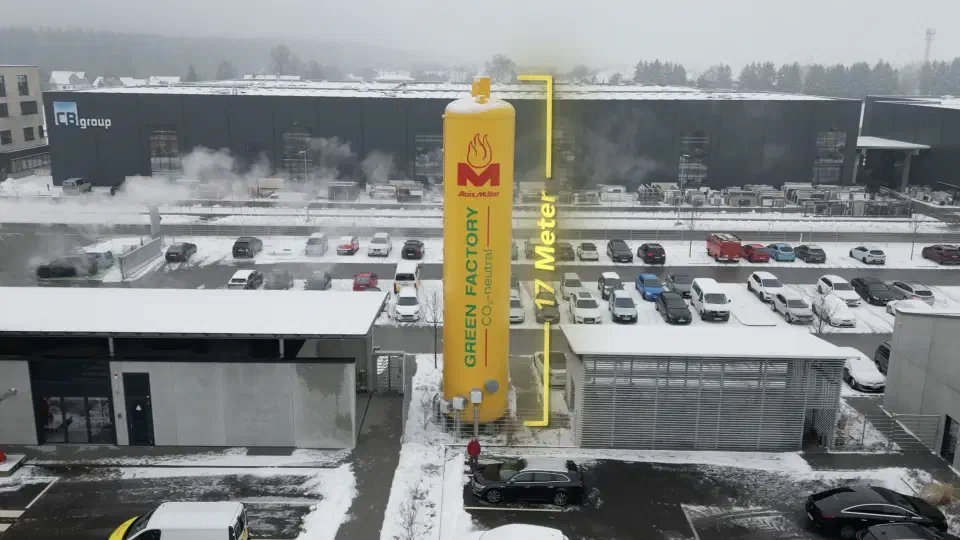 Der 17 Meter hohe Wärmespeicher