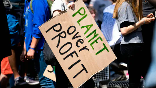 Gier trifft auf Zynismus: So verspielen Shell und Co unsere Zukunft