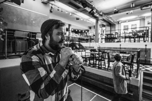 Michael Schindler prüft den Raum auf Premium-Eignung