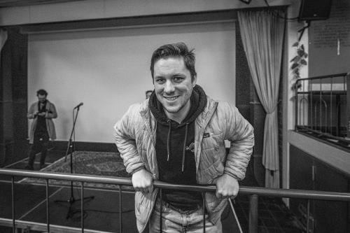 Patrick wie immer im Glück (extrovertierter Mensch)